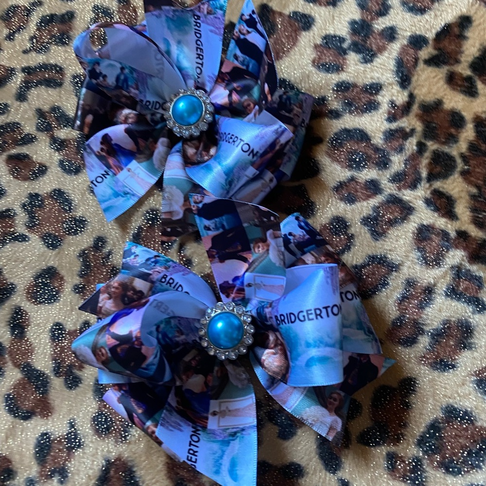 Bridgerton theme piggy tail bows